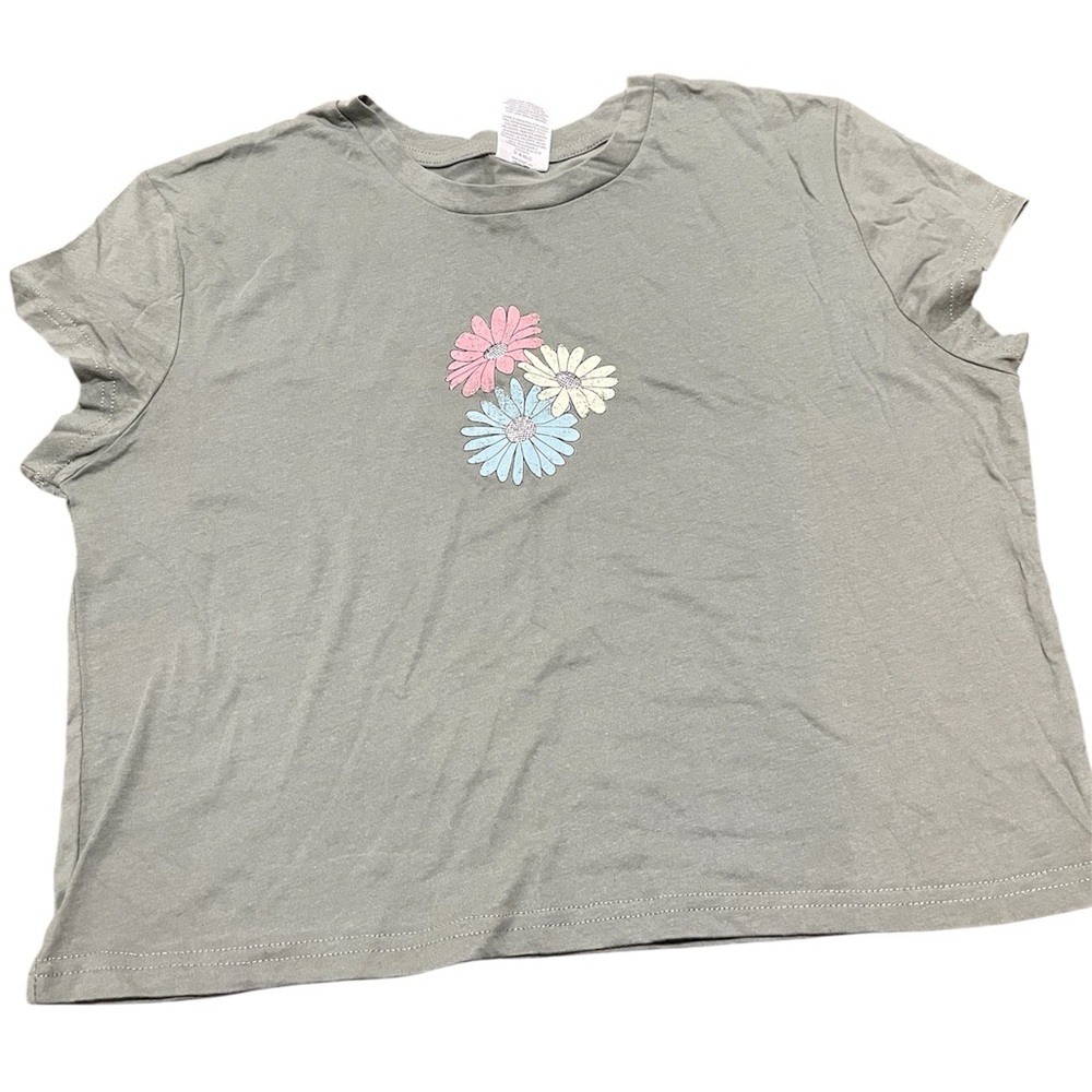 No Boundaries Women’s Sage Green Sleep Baby Tee